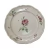Assiette en faïence à bord contourné à décor polychrome d'une … - Moinat - Porcelaine
