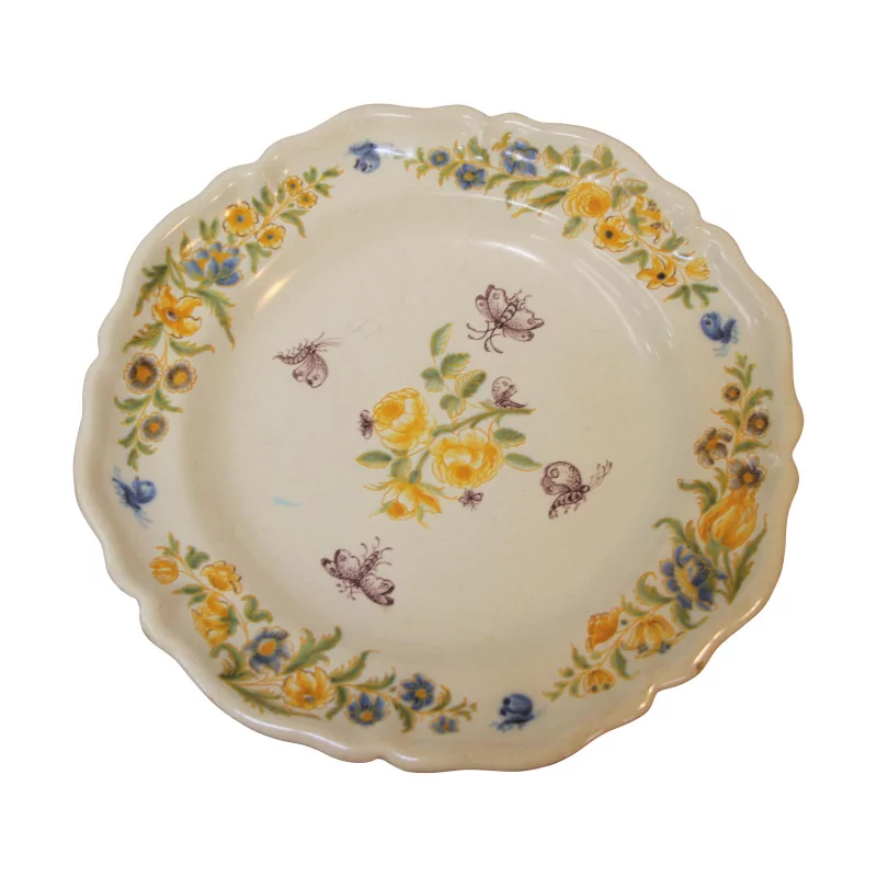 earthenware plate with polychrome decoration of flowers in the center … - Moinat - Chinaware, Porcelain