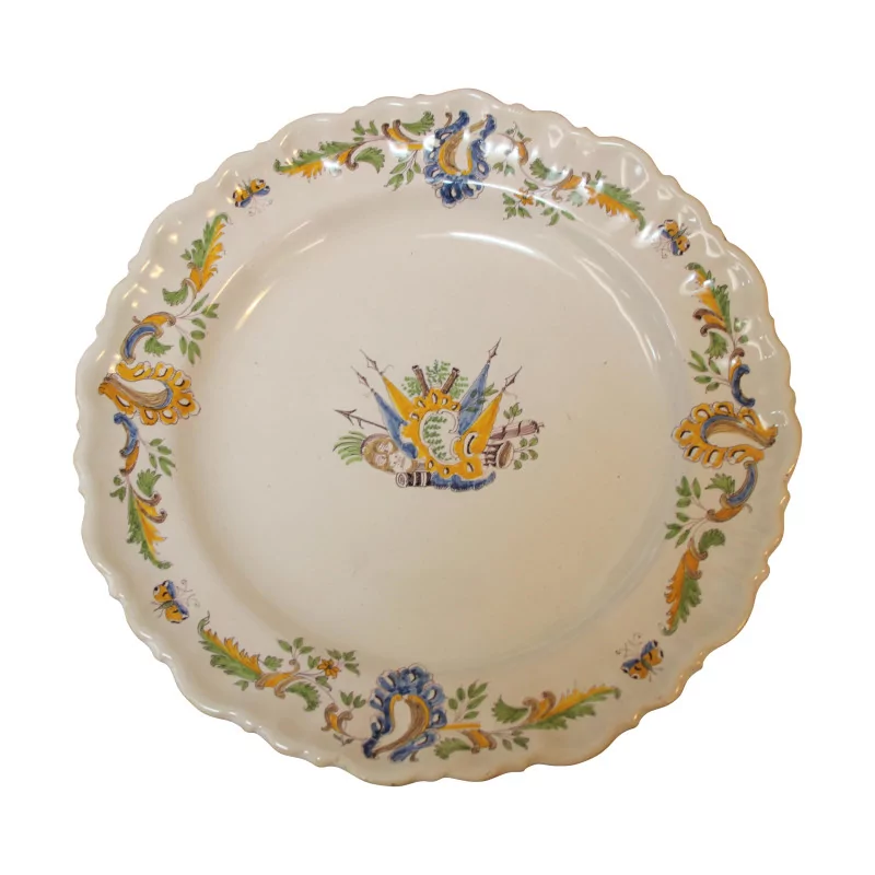 Earthenware plate with contoured edge with polychrome decoration … - Moinat - Chinaware, Porcelain