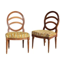 Paire de chaises Louis XVI avec assise en velours rayés. Bon