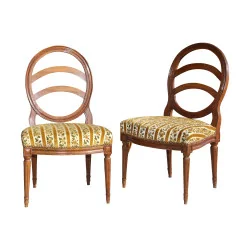 Paire de chaises Louis XVI avec assise en velours rayés. Bon