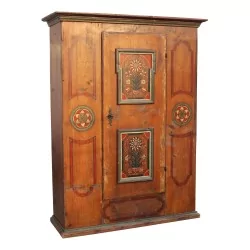Armoire de chalet en bois de sapin, décors peint et daté au …