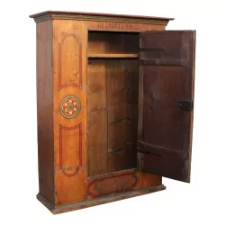 Armoire de chalet en bois de sapin, décors peint et daté au …