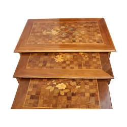 Lot de tables gigognes (4 pièces) en bois de marqueterie,