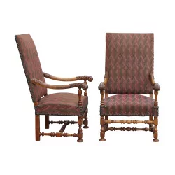 Paire de fauteuils Louis XIII avec manchettes sculptées à la …