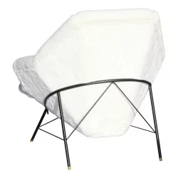 rautenförmiger Sessel mit Fellstoff bezogen …