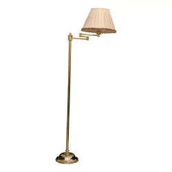 Gelenk-Stehlampe aus vergoldetem Messing mit Lampenschirm.