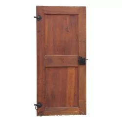 个胡桃木和模制面板的旧门。瑞士…