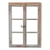 Fenêtre en bois de sapin avec ferrures en fer forgé - Moinat - Accessoires de décoration