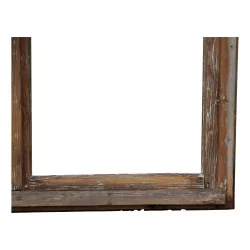Fenêtre en bois de sapin avec ferrures en fer forgé …