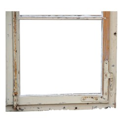 Tannenholzfenster mit schmiedeeisernen Beschlägen …