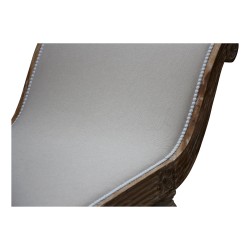 Banquette rustique en bois blanchi et recouvert de tissu