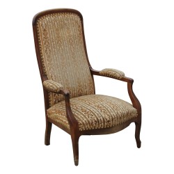Fauteuil Voltaire en bois de noyer recouvert de velours de
