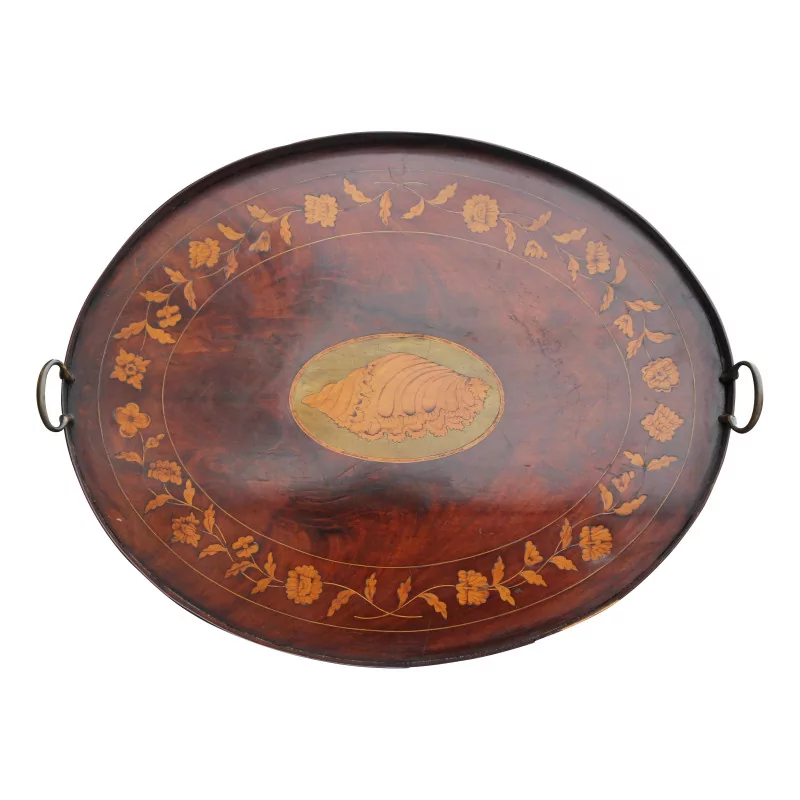 个带有花卉和贝壳装饰的爱德华七世时代的木制托盘，以及…… - Moinat - Plates