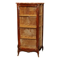 Vitrine style Louis XV en palissandre, marqueté et bois de