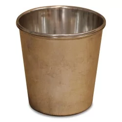 Gobelet ou timballe en argent, légèrement cabossée, travail