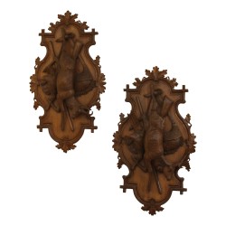 Paire de panneaux de Brienz en bois sculpté Chamois et Cerf. …