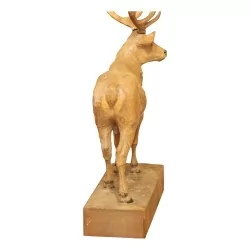 布里恩茨木雕雄鹿雕塑。瑞士，20 世纪