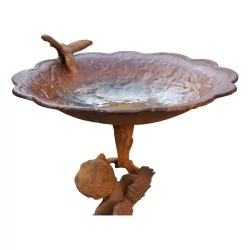 Bain d’oiseaux avec une statue d’ange, en fonte.