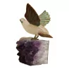 Parrot carved in stone on an amethyst base. … - Moinat - Decorating accessories
