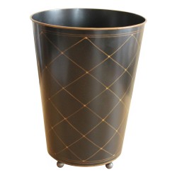 Trash in black sheet metal with diamond decoration.