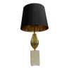 Lampe dorée “Cabosse de cacao” sur socle en pierre, avec un … - Moinat - Lampes de table