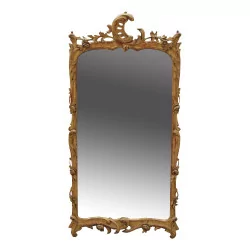 зеркало, вырезанное из дерева с оттенком золота, и...