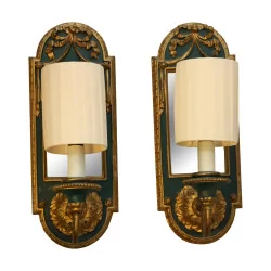 Paar geschnitzte Wandlampen aus Holz mit Spiegel. Elektrifizierung…