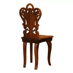Chaise d’enfant en bois richement sculpté de Brienz. Assise