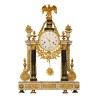 Pendule de cheminée en marbre blanc et richement décorée de … - Moinat - Pendules à poser