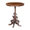 三脚圆桌，采用产自布里恩茨的木雕制成…… - Moinat - Brienz