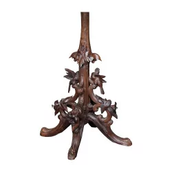 Table ronde sur pied tripode, en bois sculpté de Brienz en …