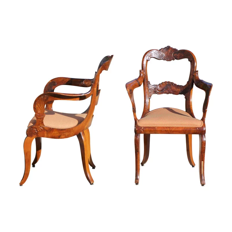 一对来自 Yverdon 的浮雕胡桃木扶手椅，时期 - Moinat - 扶手椅