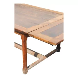 rechteckiger Tisch in Nussbaum und Tanne mit 2 Schubladen und 2 …