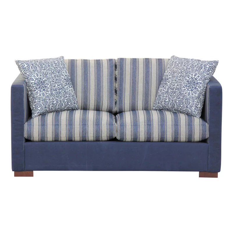 个 Moinat 设计的舒适沙发模型，上面覆盖着蓝色织物…… - Moinat - byMoinat