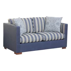 个 Moinat 设计的舒适沙发模型，上面覆盖着蓝色织物……