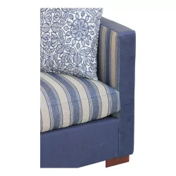 个 Moinat 设计的舒适沙发模型，上面覆盖着蓝色织物……