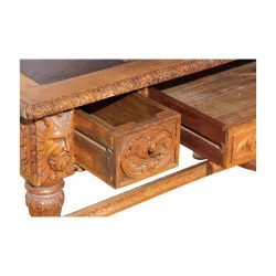 Henri II 桌子，采用精美雕刻的橡木制成。皮革托盘…