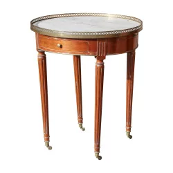 个路易十六风格的桃花心木热水瓶桌子安装在
