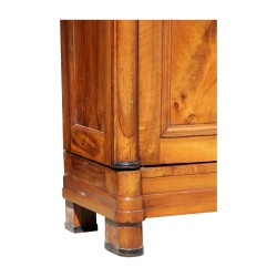Grande armoire Directoire en noyer à demi-colonnes. Avec 2 …