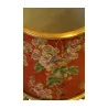 Cache-pot avec motif floraux sur fond rouge foncé. - Moinat - Caches pot, Jardinières intérieures