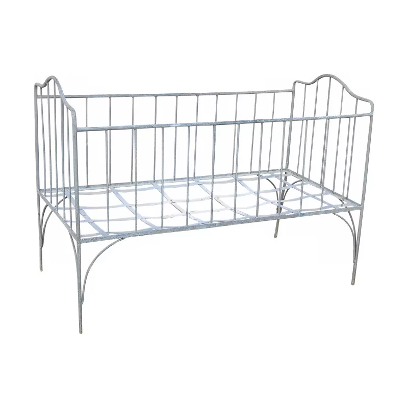 Child’s bed in wrought iron painted white. Bedding: L120 x D60 … - Moinat - Bed frames