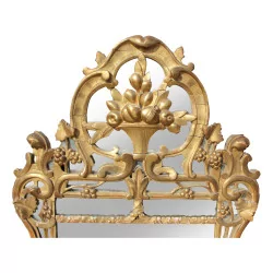 Miroir Louis XV en bois doré et glace au mercure. France,