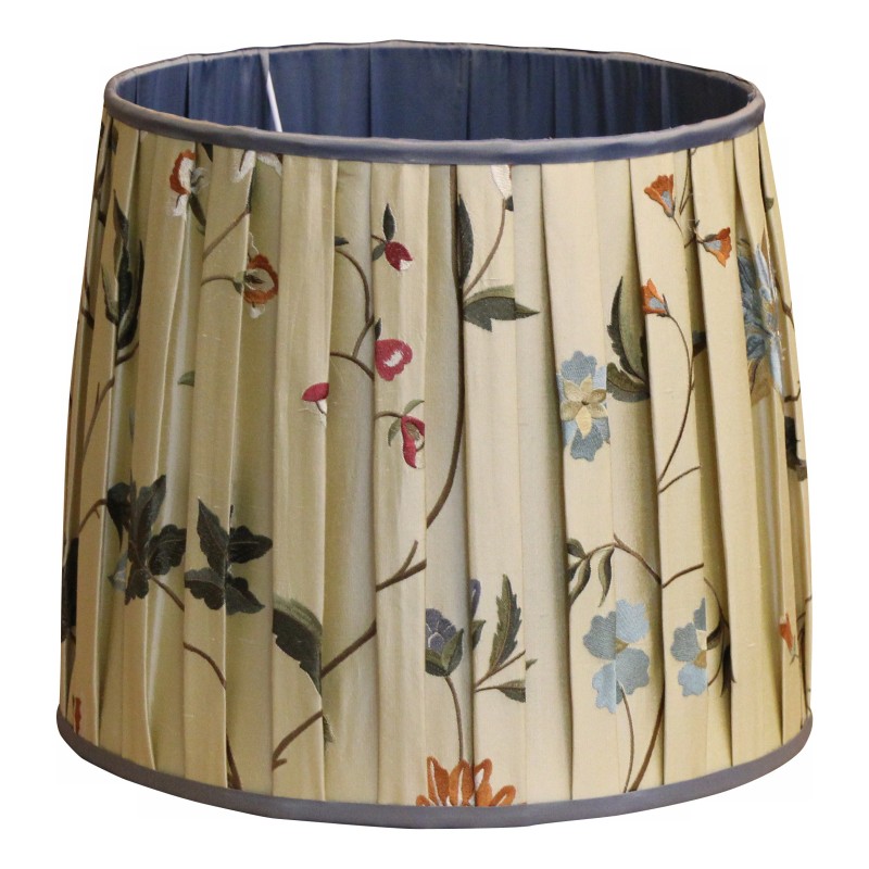 Lampshade in embroidered silk on the outside and in pearly plain silk … - Moinat - Lampshade