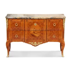 Louis XV transition chest of drawers without crosspiece, mounted on oak.