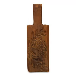 Старая резная деревянная марка масла из Савойи. …