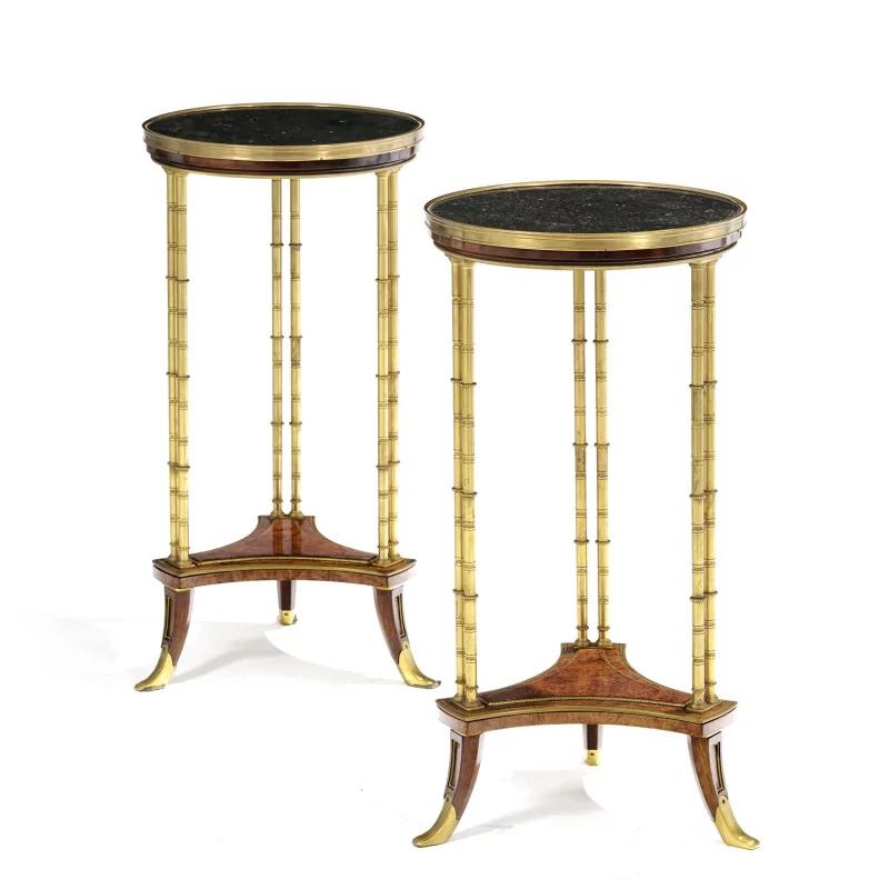 对路易十六风格的基座桌，仿照亚当的模型…… - Moinat - End tables, Bouillotte tables, 床头桌, Pedestal tables