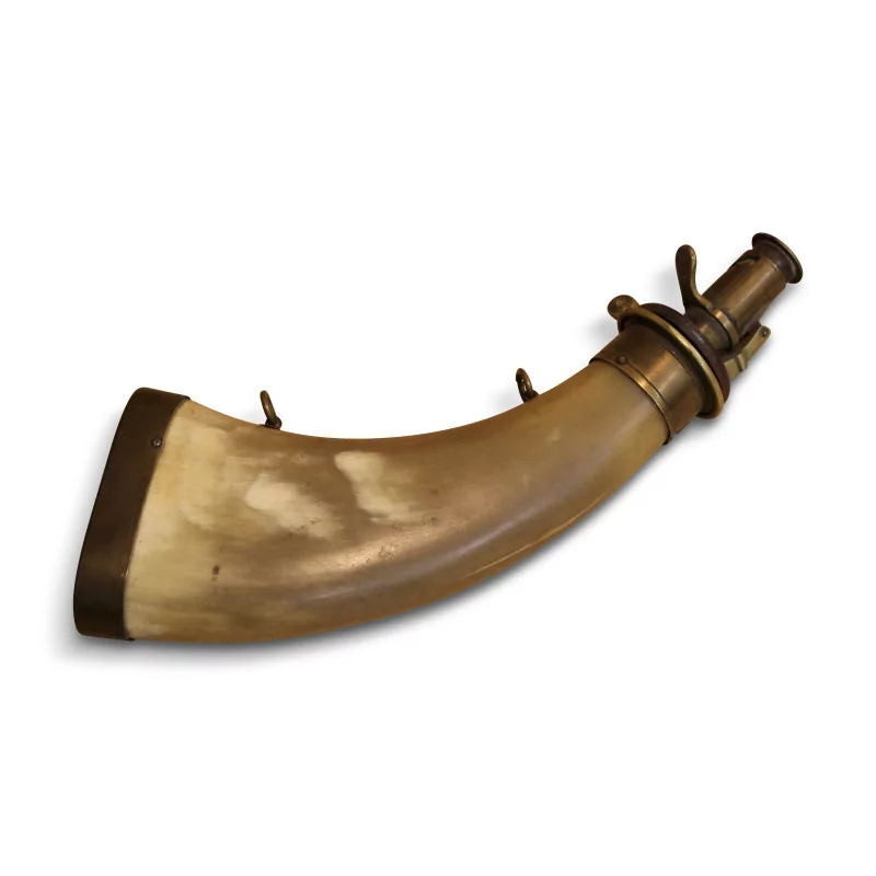 Reserve of powder in horn and brass. - Moinat - Decorating accessories