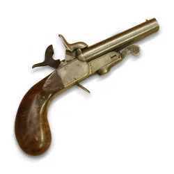Pistolet miniature avec crosse en noyer et double canon acier.