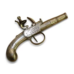 Pistolet miniature entièrement métal avec inscription : “LDB”.
